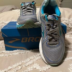 Brooks sneakers